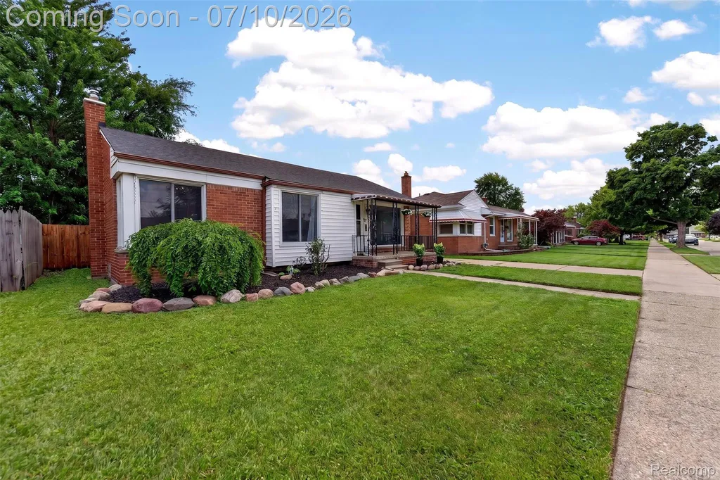 28202 Hollywood Street Roseville City MI 48066