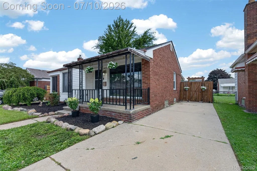 28202 Hollywood Street Roseville City MI 48066