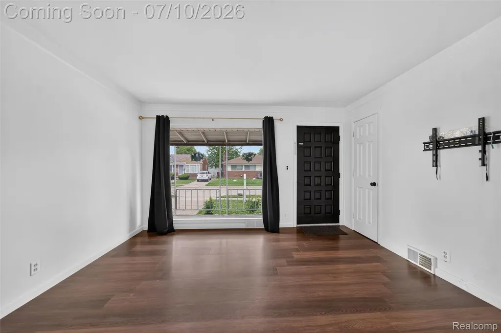 28202 Hollywood Street Roseville City MI 48066