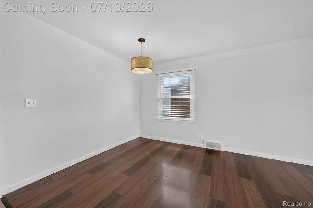 28202 Hollywood Street Roseville City MI 48066