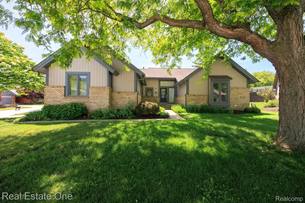 986 River Bend Drive Rochester Hills City MI 48307