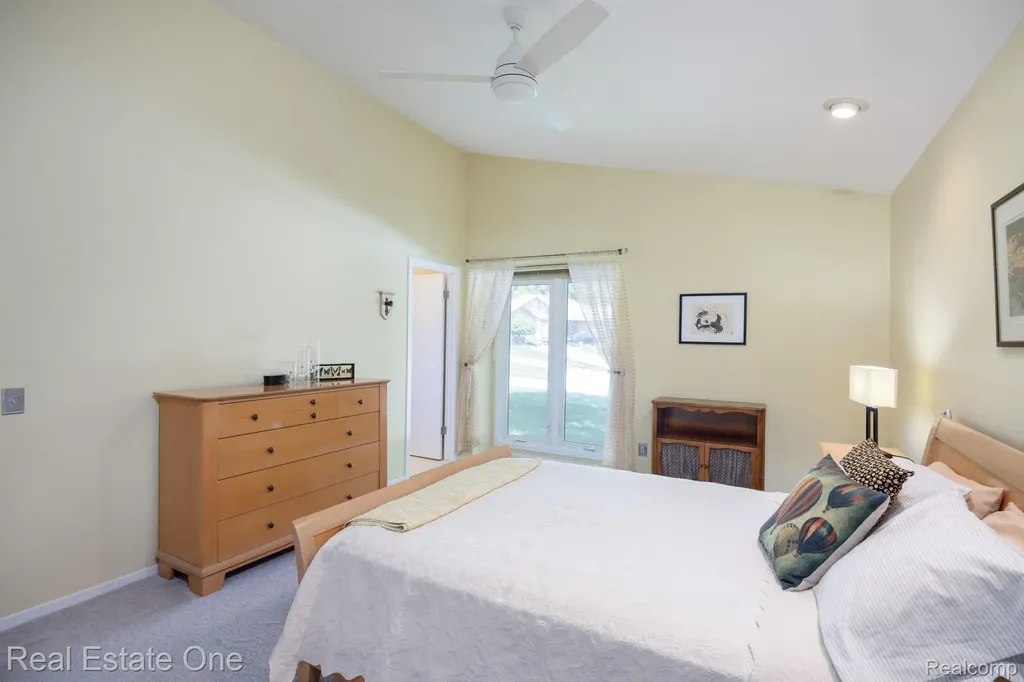 986 River Bend Drive Rochester Hills City MI 48307