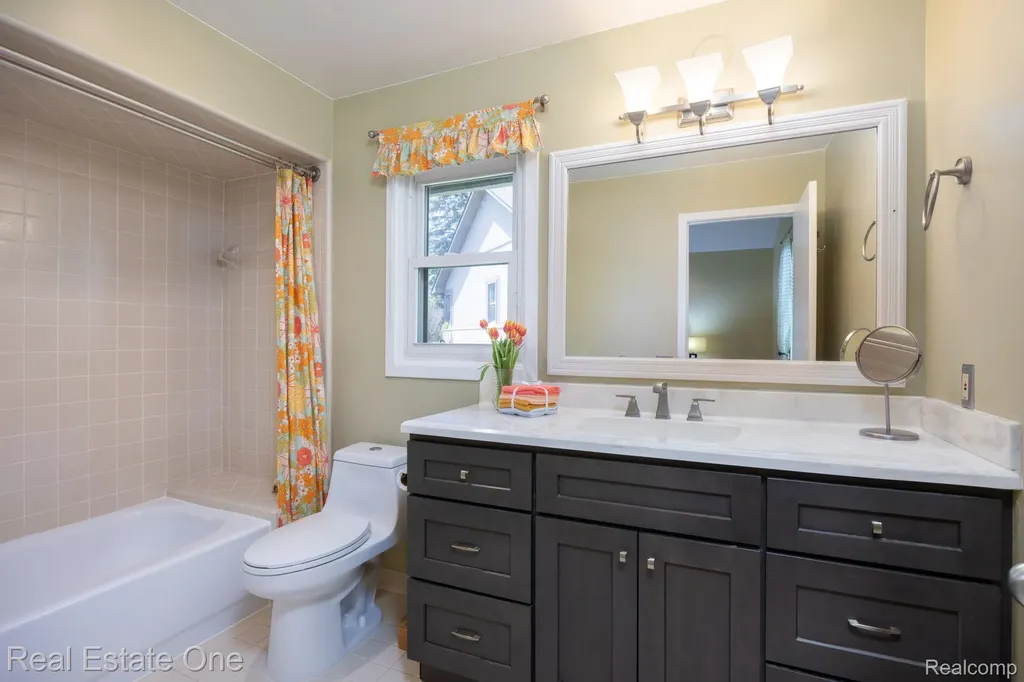 986 River Bend Drive Rochester Hills City MI 48307