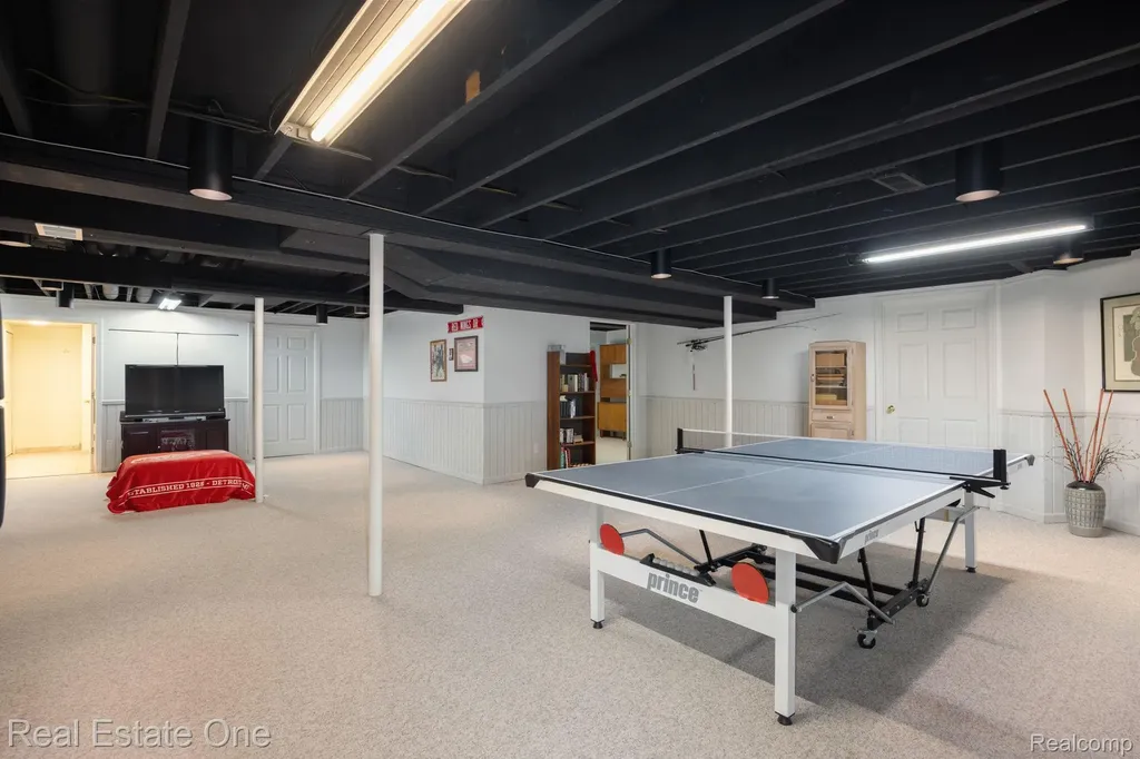 986 River Bend Drive Rochester Hills City MI 48307