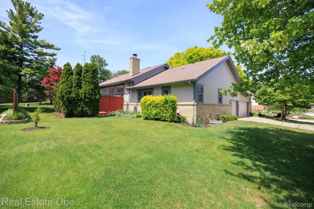 986 River Bend Drive Rochester Hills City MI 48307