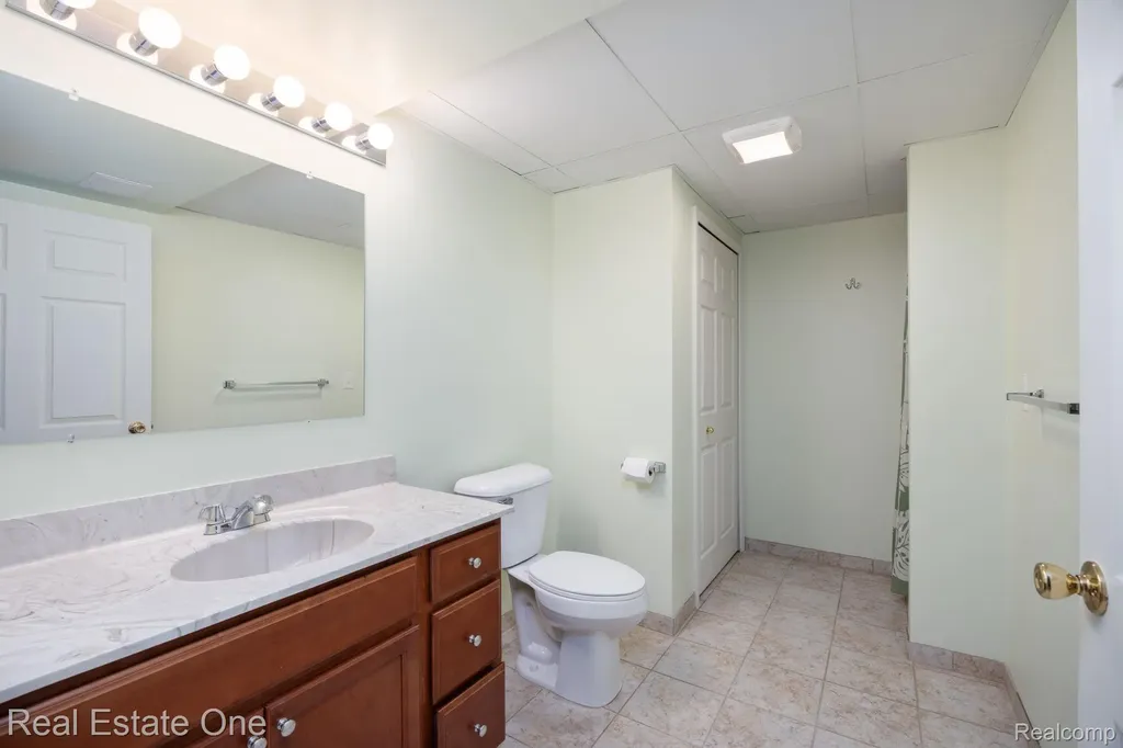 986 River Bend Drive Rochester Hills City MI 48307