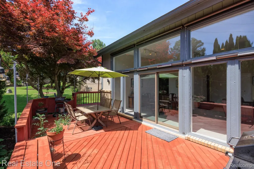 986 River Bend Drive Rochester Hills City MI 48307