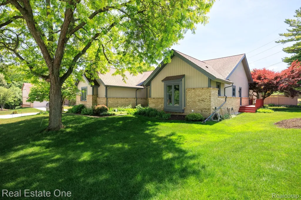 986 River Bend Drive Rochester Hills City MI 48307