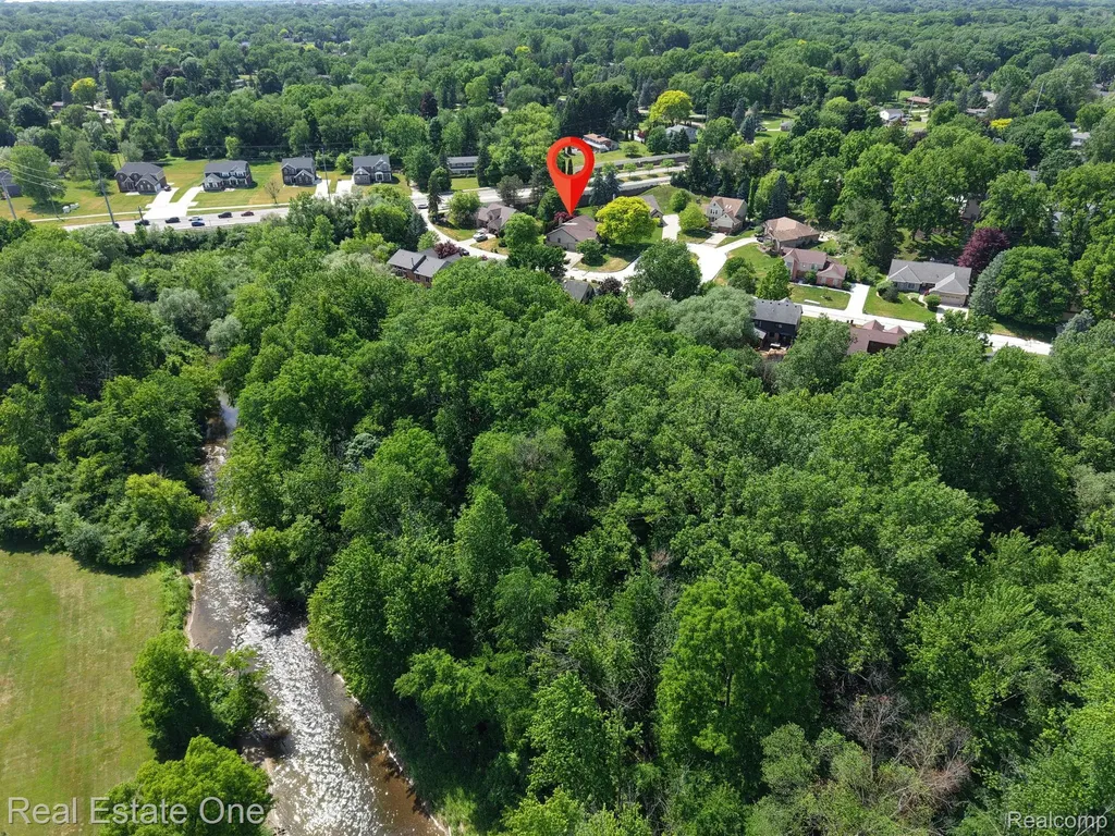 986 River Bend Drive Rochester Hills City MI 48307