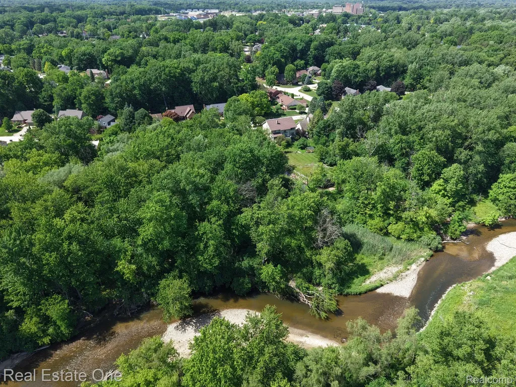 986 River Bend Drive Rochester Hills City MI 48307