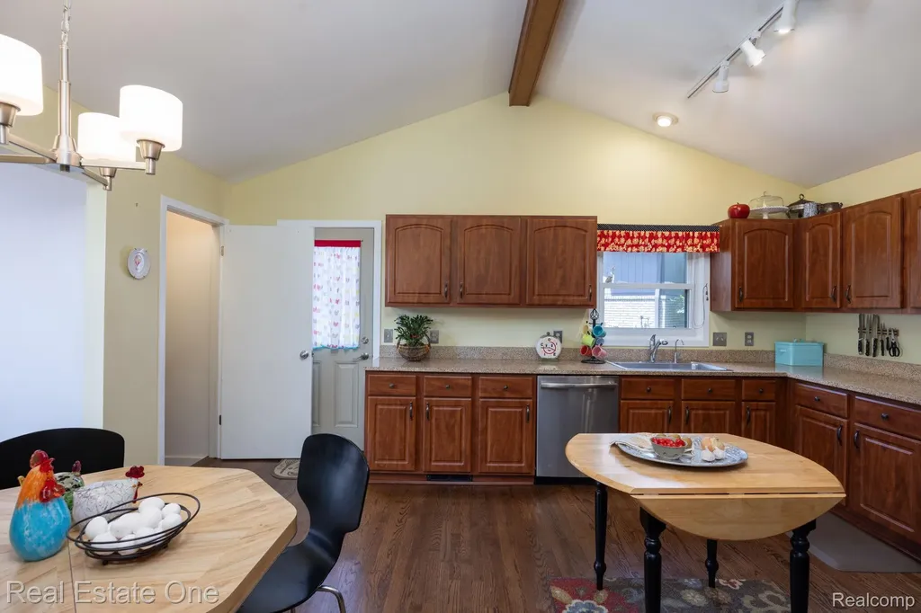 986 River Bend Drive Rochester Hills City MI 48307