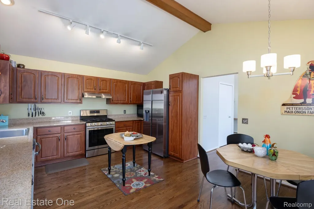 986 River Bend Drive Rochester Hills City MI 48307