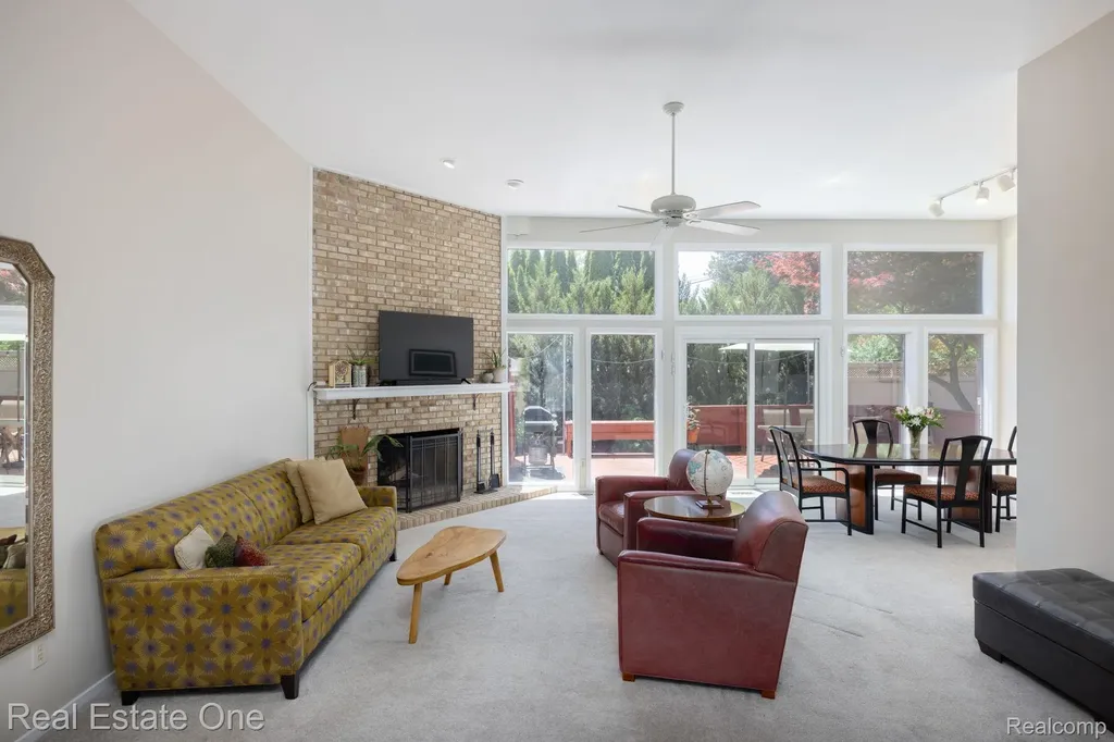 986 River Bend Drive Rochester Hills City MI 48307