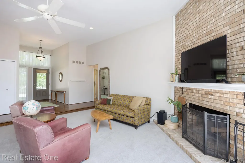 986 River Bend Drive Rochester Hills City MI 48307