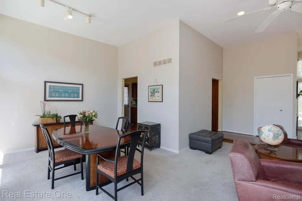 986 River Bend Drive Rochester Hills City MI 48307