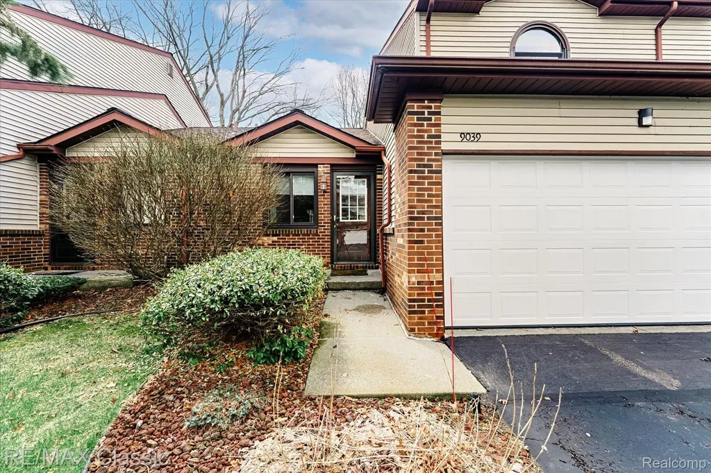 9039 Lake E Road Springfield Charter Township MI 48348