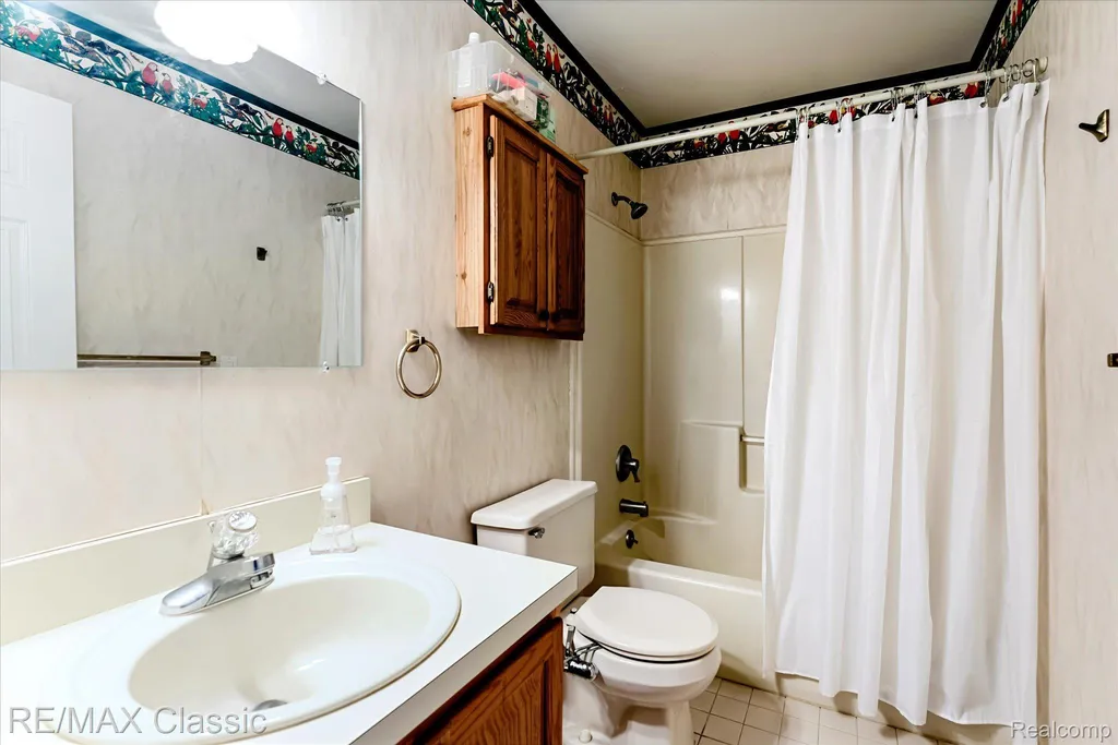 9039 Lake E Road Springfield Charter Township MI 48348