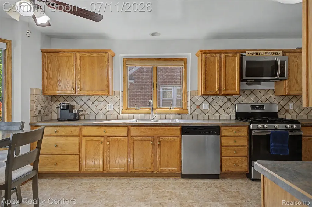 23141 Nona Street Dearborn City MI 48124