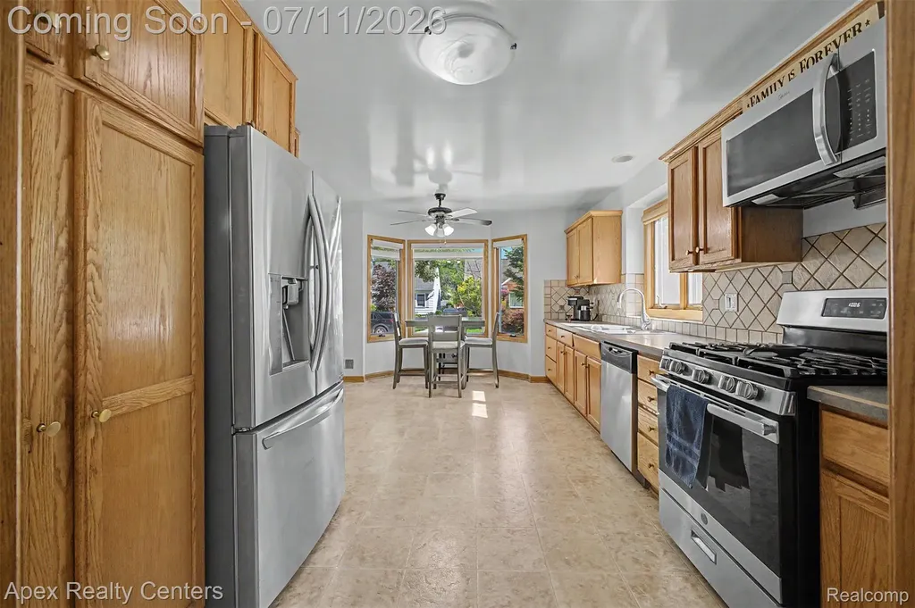 23141 Nona Street Dearborn City MI 48124