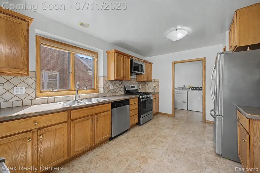 23141 Nona Street Dearborn City MI 48124
