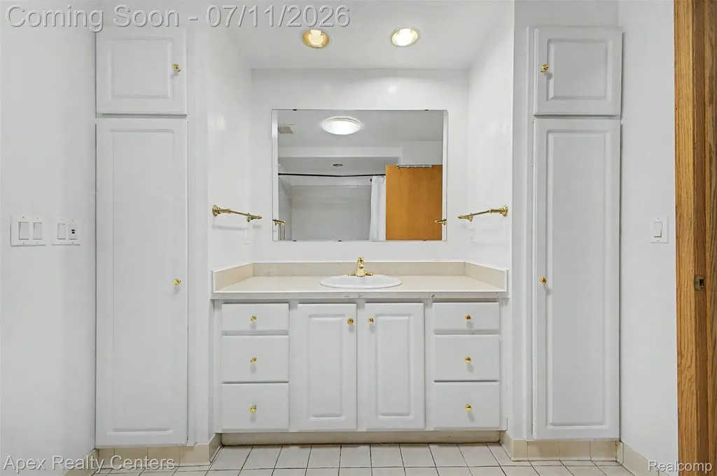 23141 Nona Street Dearborn City MI 48124