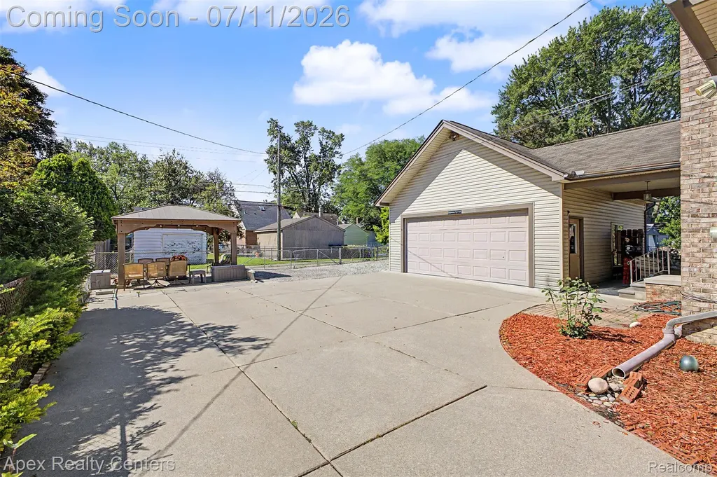 23141 Nona Street Dearborn City MI 48124