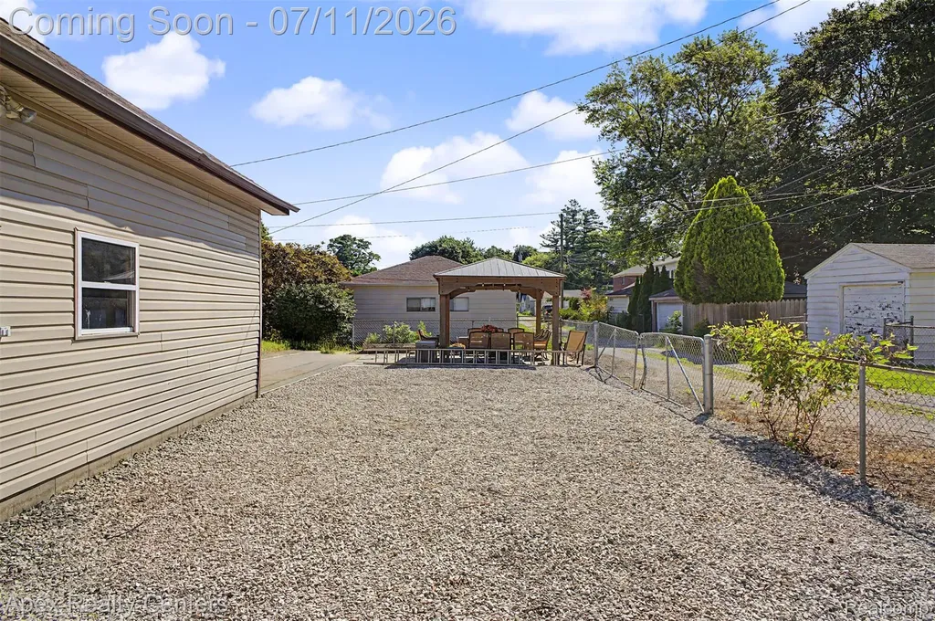 23141 Nona Street Dearborn City MI 48124