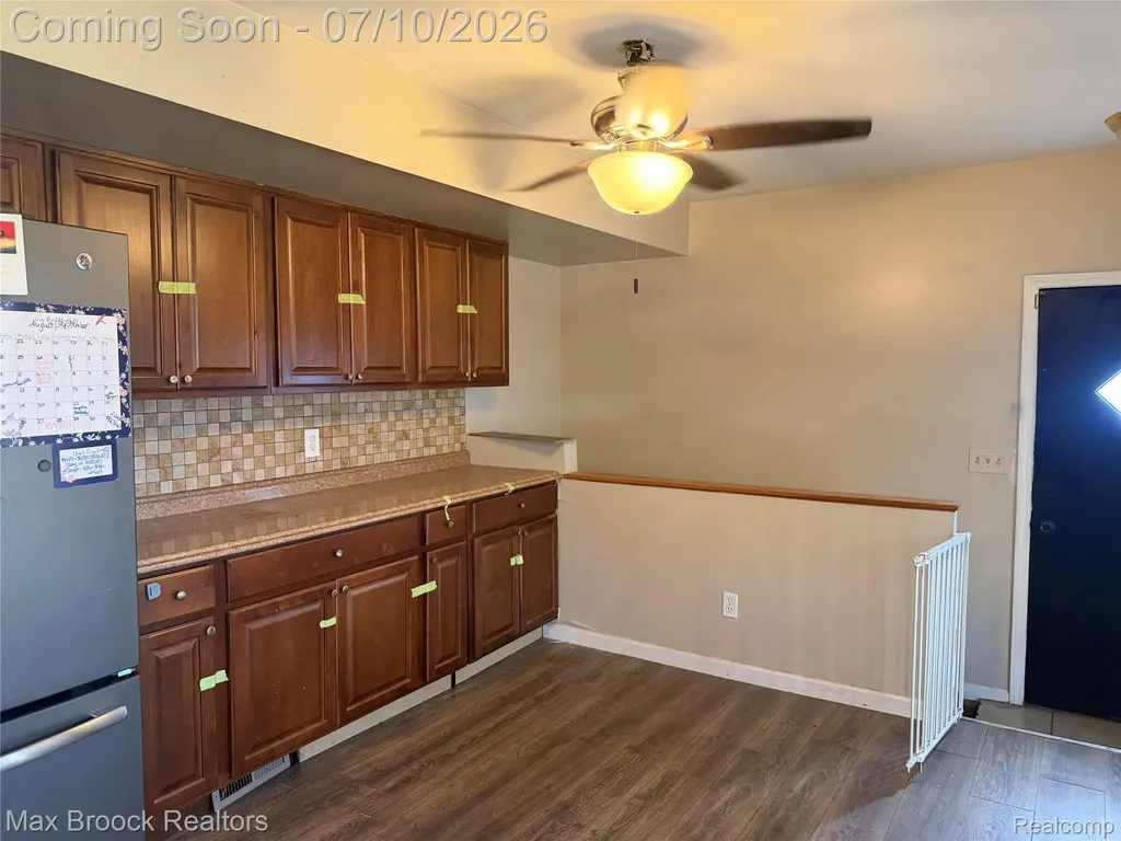 7094 Jenerous Drive Center Line City MI 48015