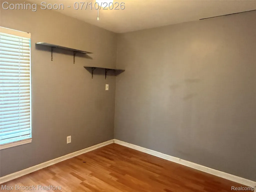 7094 Jenerous Drive Center Line City MI 48015