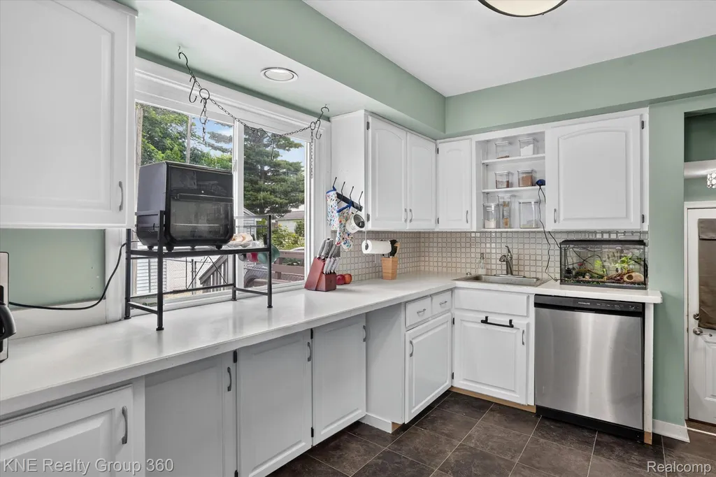 1714 Cooper Avenue Lansing City MI 48910