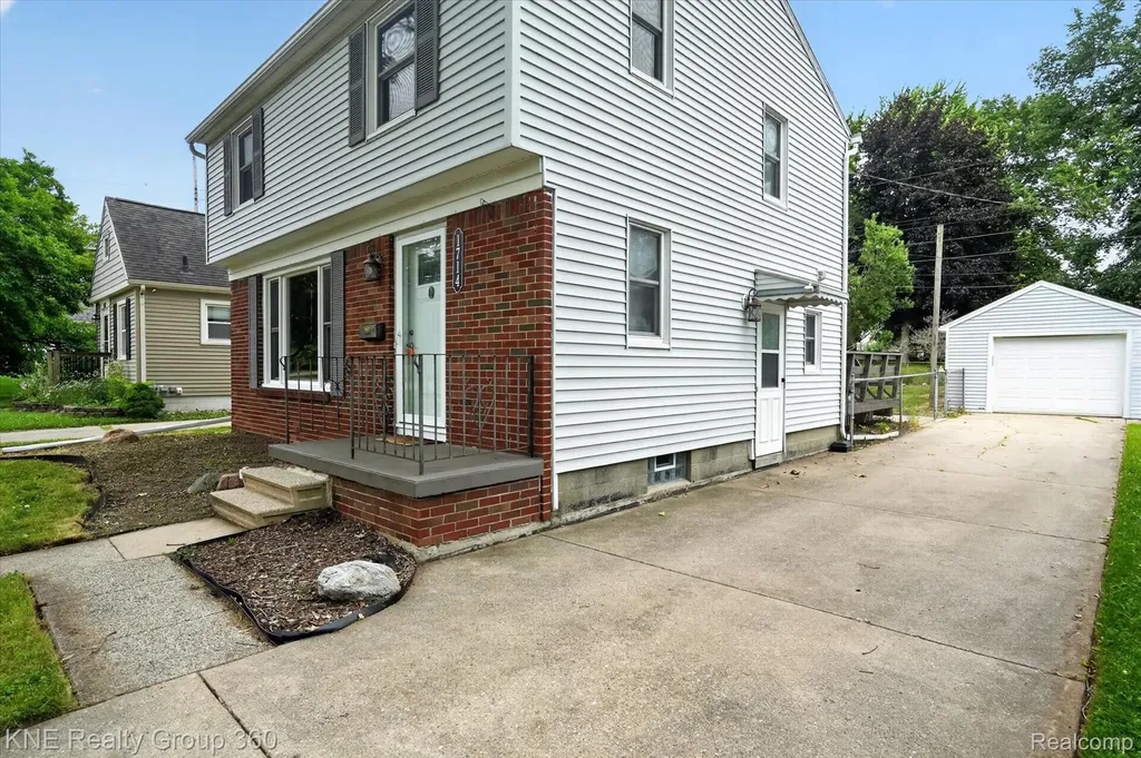 1714 Cooper Avenue Lansing City MI 48910