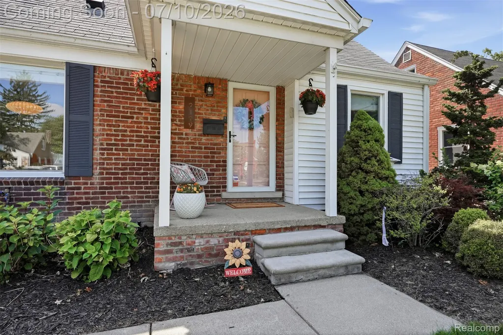 2129 N Connecticut Avenue Royal Oak City MI 48073