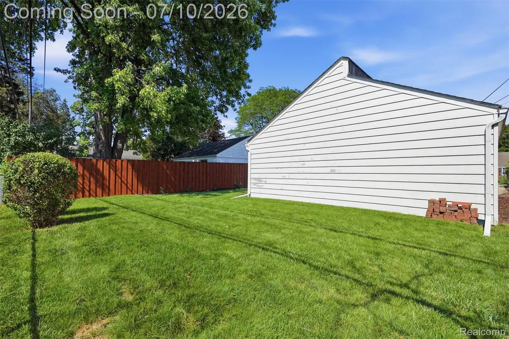 2129 N Connecticut Avenue Royal Oak City MI 48073
