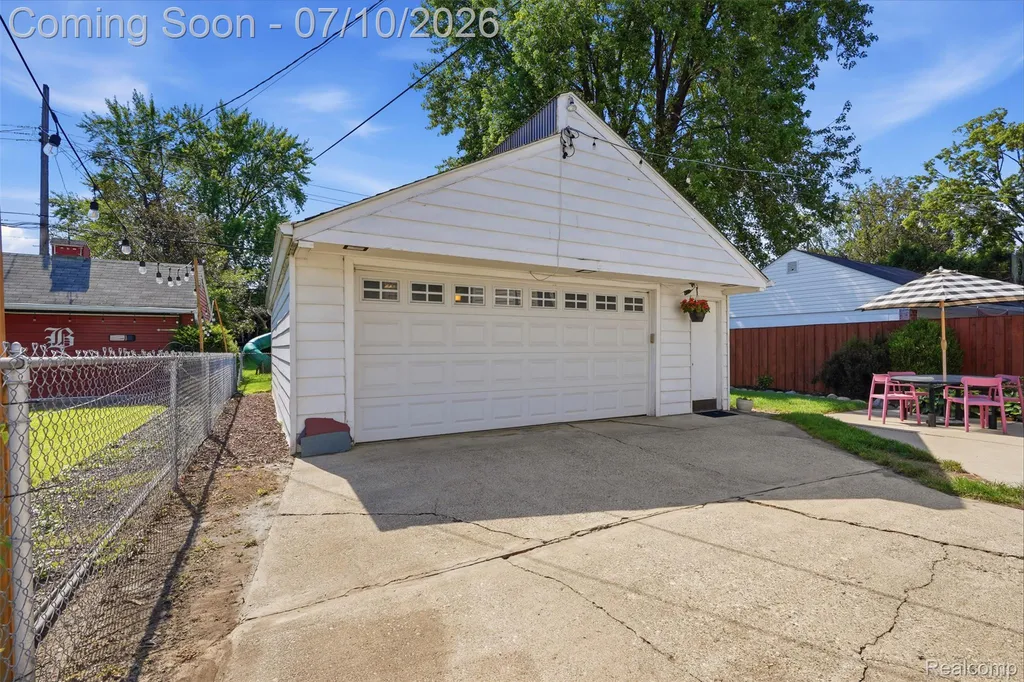2129 N Connecticut Avenue Royal Oak City MI 48073