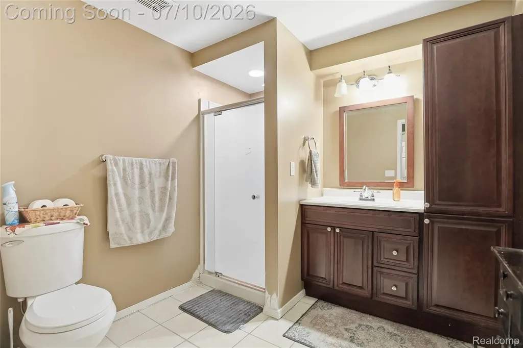 5275 E Maple Avenue Burton City MI 48439