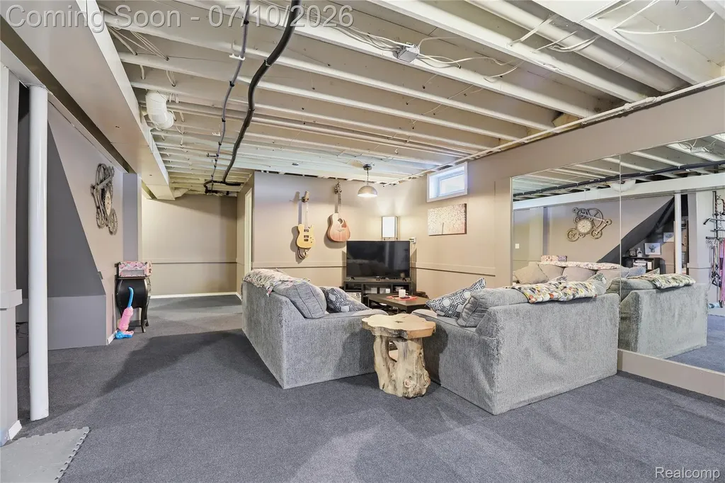 5275 E Maple Avenue Burton City MI 48439