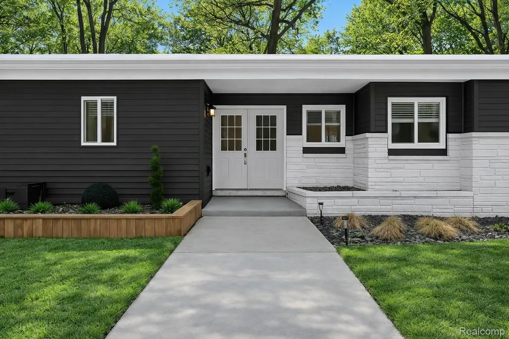 2566 Harrington Road Rochester Hills City MI 48307