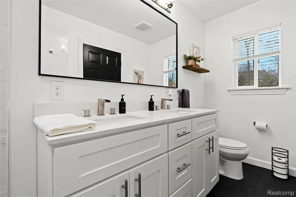 2566 Harrington Road Rochester Hills City MI 48307