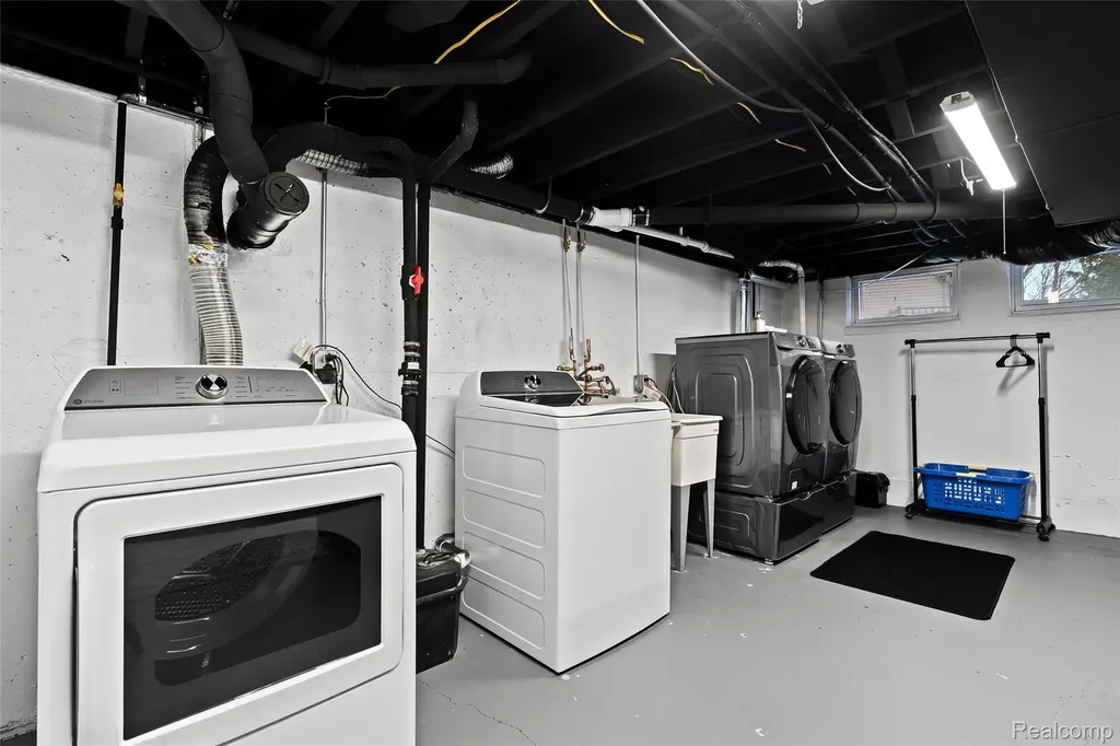 2566 Harrington Road Rochester Hills City MI 48307