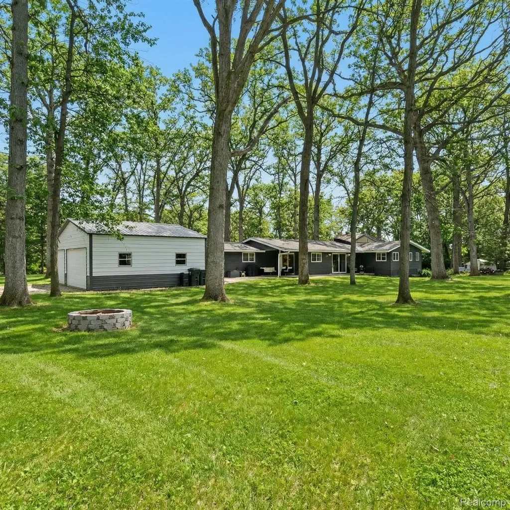 2566 Harrington Road Rochester Hills City MI 48307