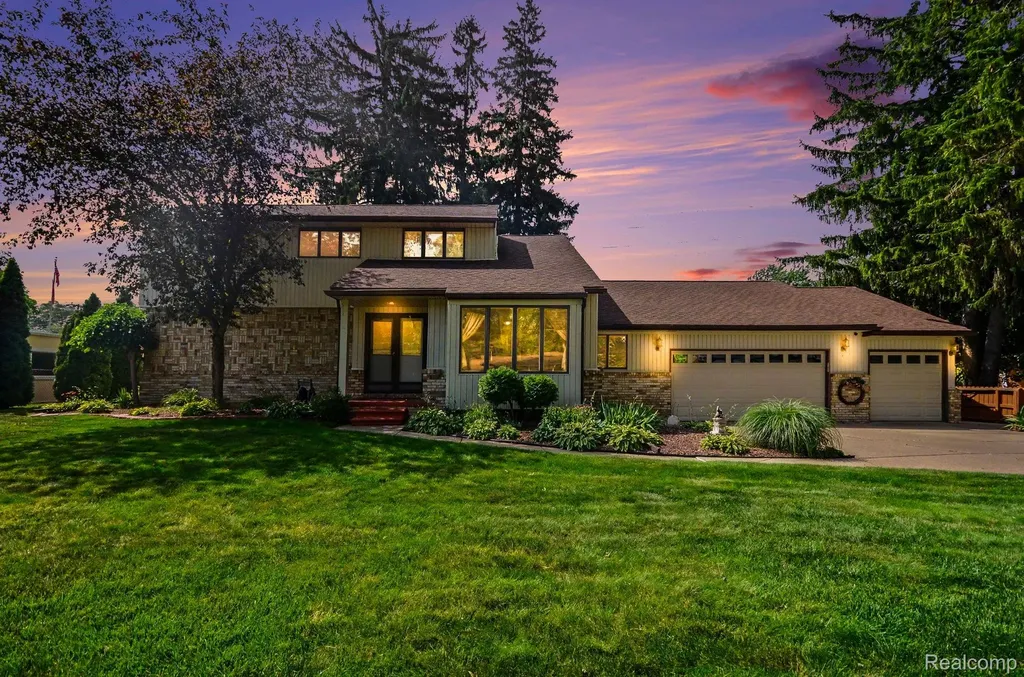 52905 Heatherway Drive Shelby Charter Township MI 48316