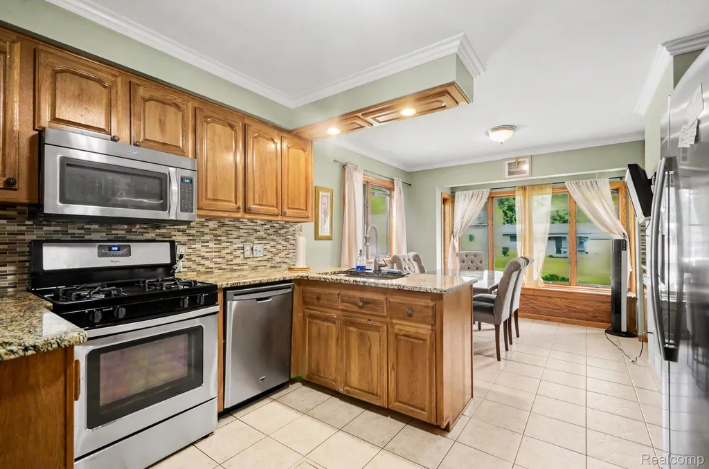 52905 Heatherway Drive Shelby Charter Township MI 48316
