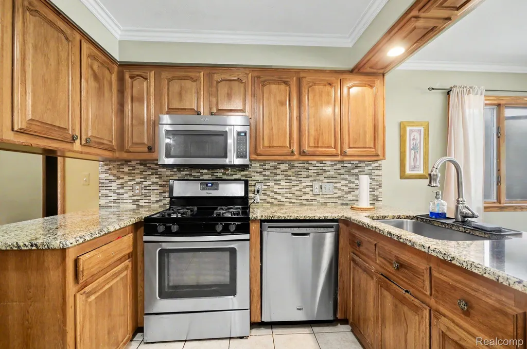 52905 Heatherway Drive Shelby Charter Township MI 48316
