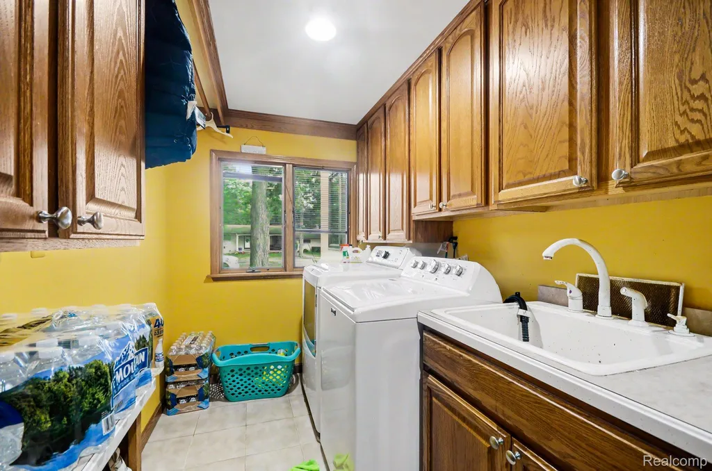 52905 Heatherway Drive Shelby Charter Township MI 48316