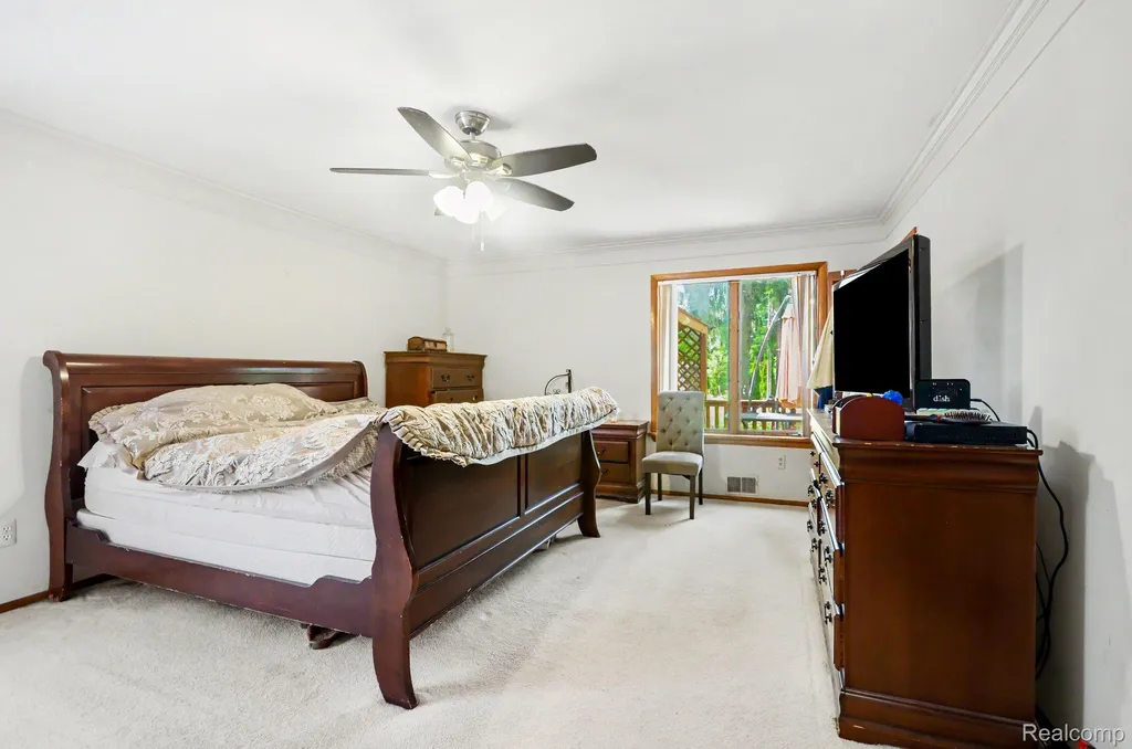 52905 Heatherway Drive Shelby Charter Township MI 48316