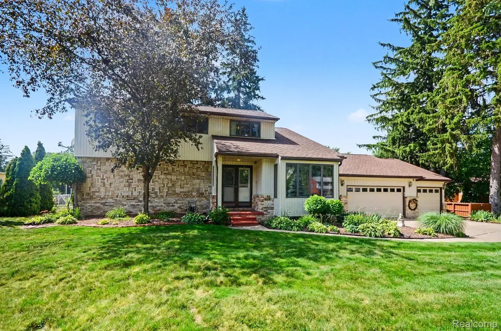 52905 Heatherway Drive Shelby Charter Township MI 48316