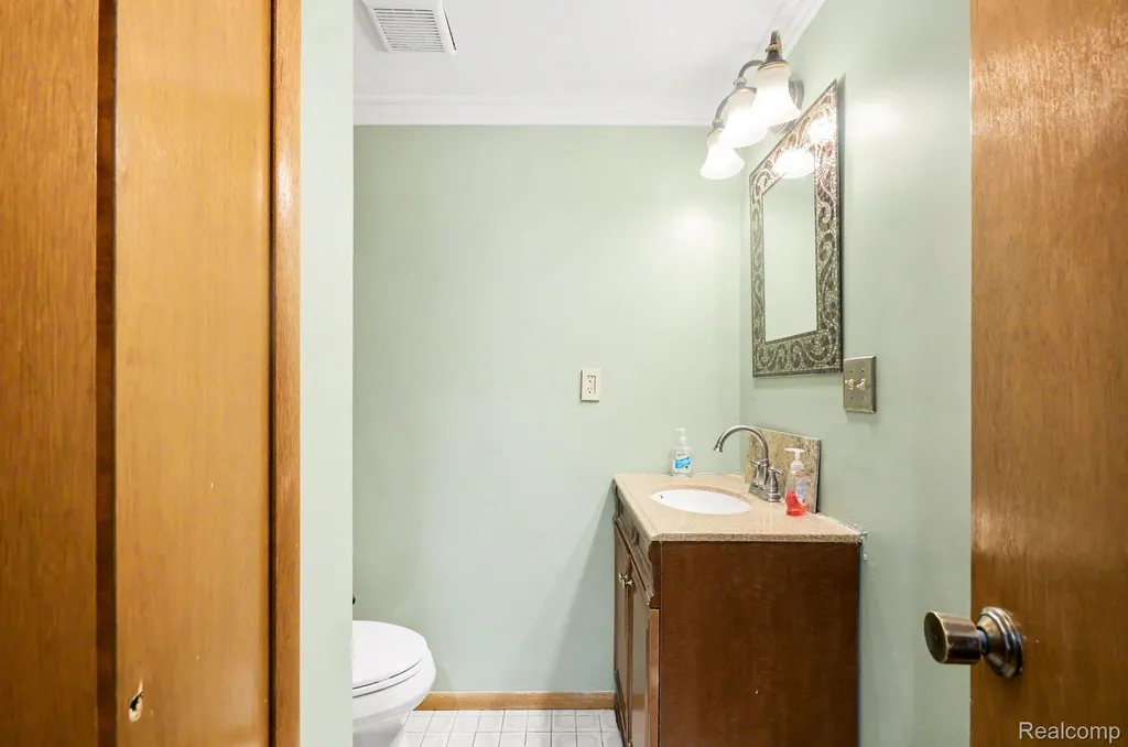 52905 Heatherway Drive Shelby Charter Township MI 48316
