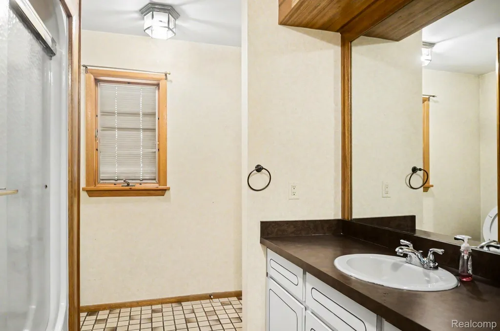 52905 Heatherway Drive Shelby Charter Township MI 48316