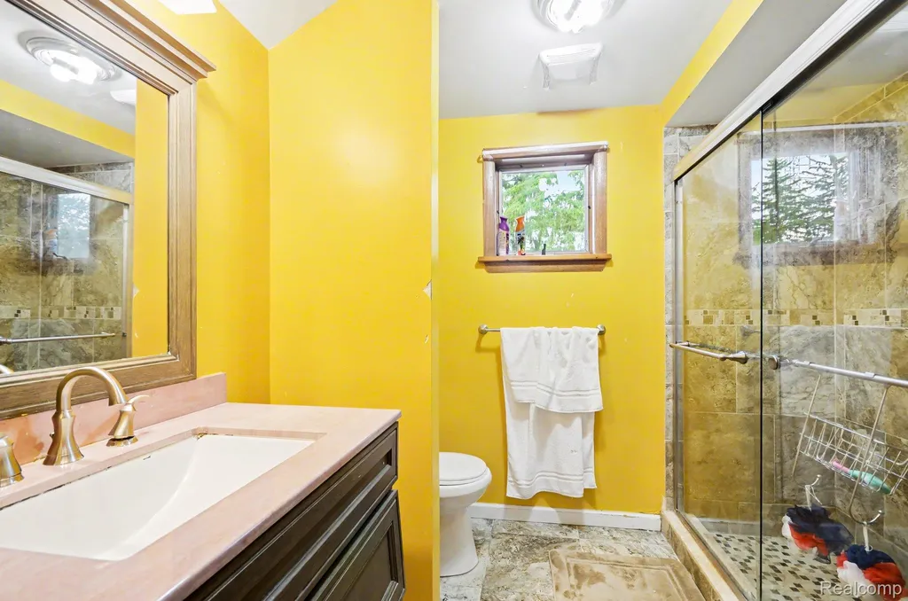 52905 Heatherway Drive Shelby Charter Township MI 48316