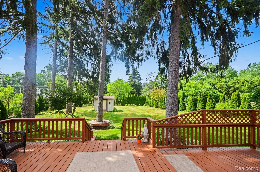 52905 Heatherway Drive Shelby Charter Township MI 48316